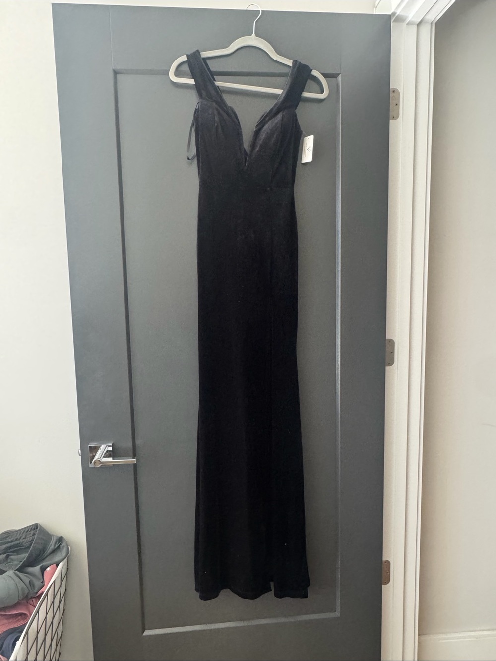 Elegant Black Velvet Evening Gown - Off Shoulder V-Neck